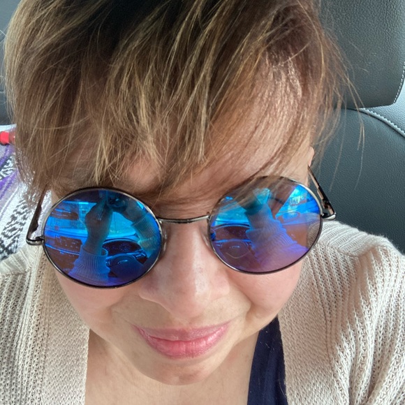 Meet your Posher, Jo - Picture 2 of 2